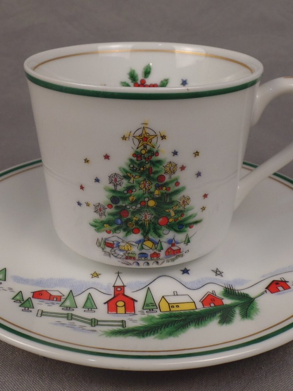 NOS Salem's Christmas Eve Cup & Saucer Set White Green Red Yellow Set of 4 Boxed